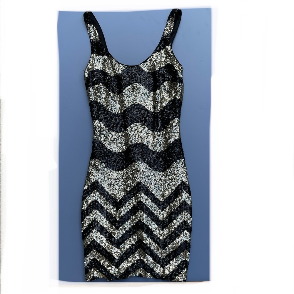 Bebe sexy Sequin chevron short dress xxs